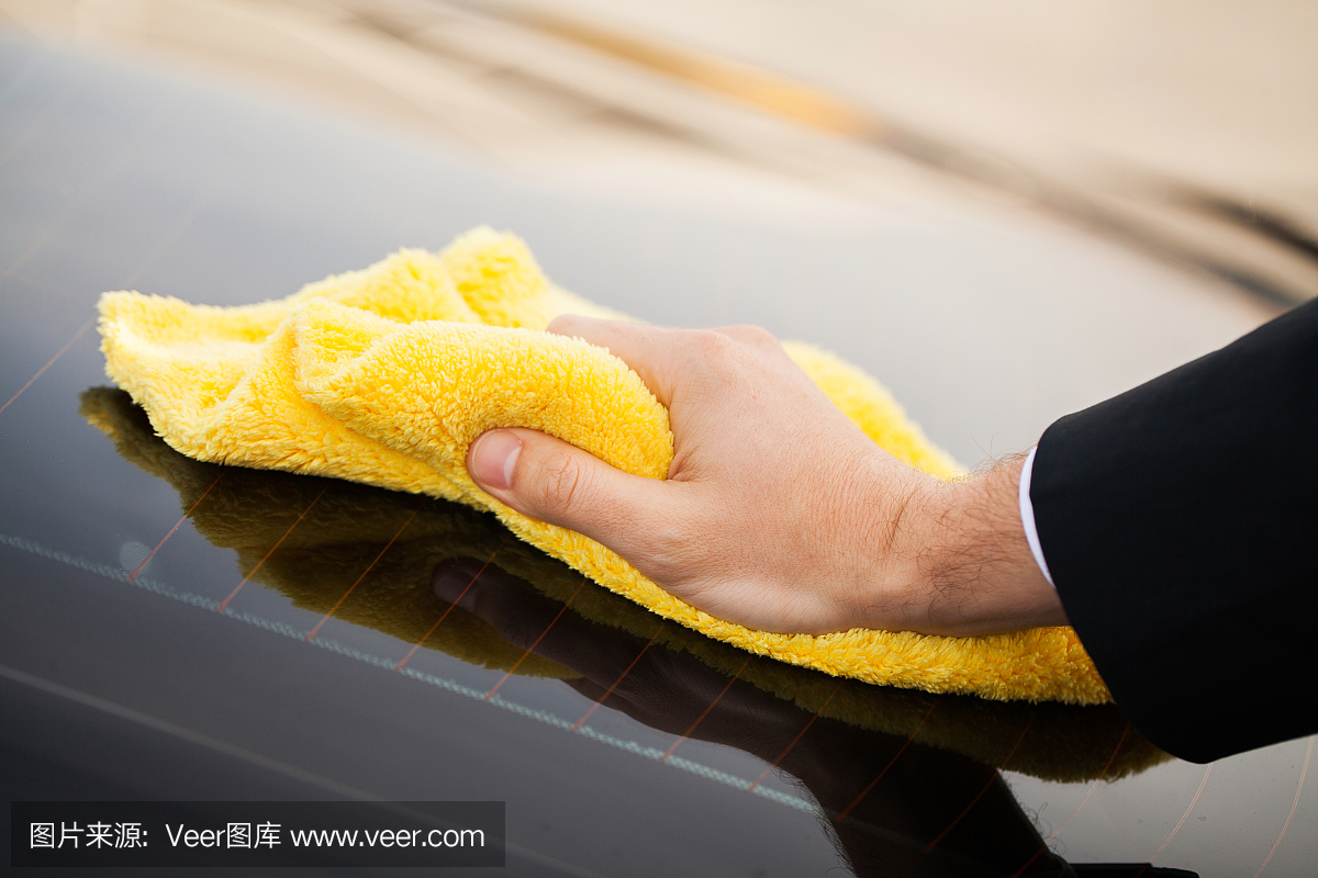 清洗汽车。用于清洁和抛光汽车的超细纤维